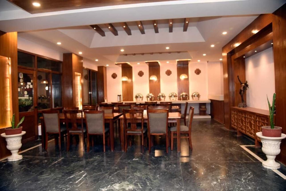 Kathmandu Prince Hotel 26/32
