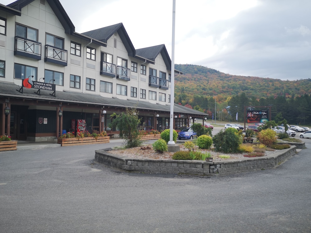 Condos And Hotel Stoneham 8/63