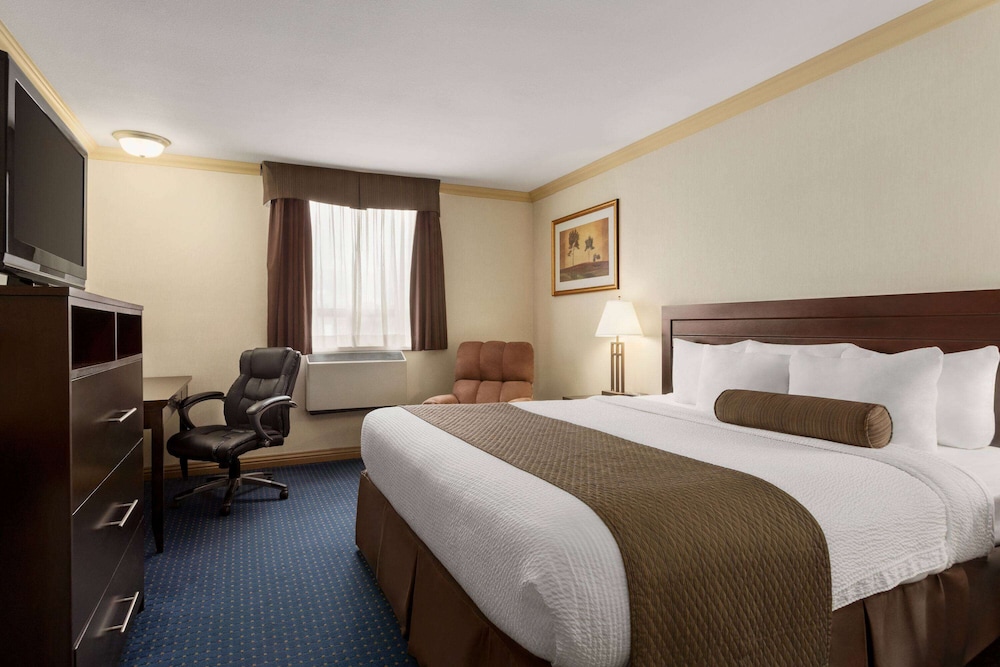 Days Inn & Suites by Wyndham Sault Ste. Marie ON 5/30