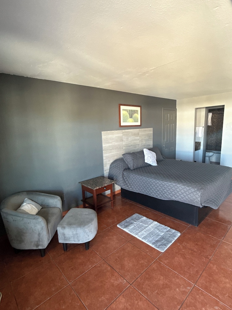 Rawls Motel Near Phoenix Airport 26/50