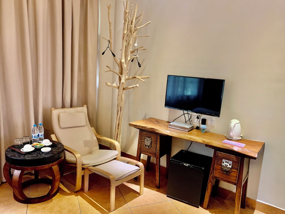 Guilin Crystal Crescent Moon Hotel 62/71