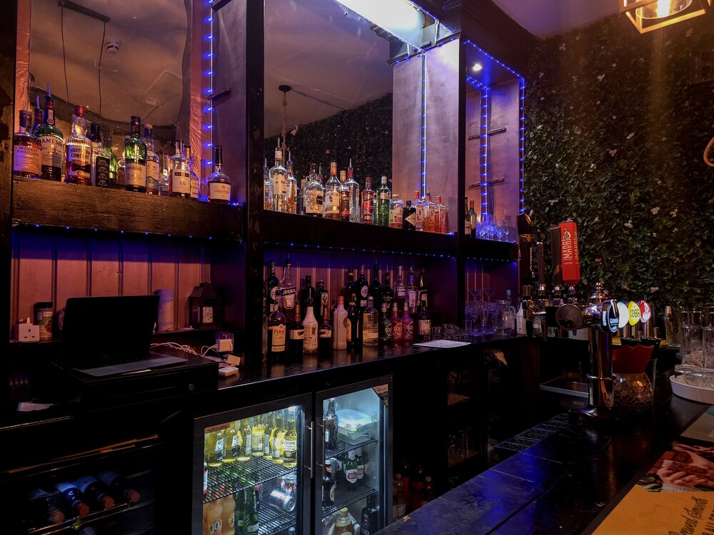 OYO Crown Hotel Stone 40/50
