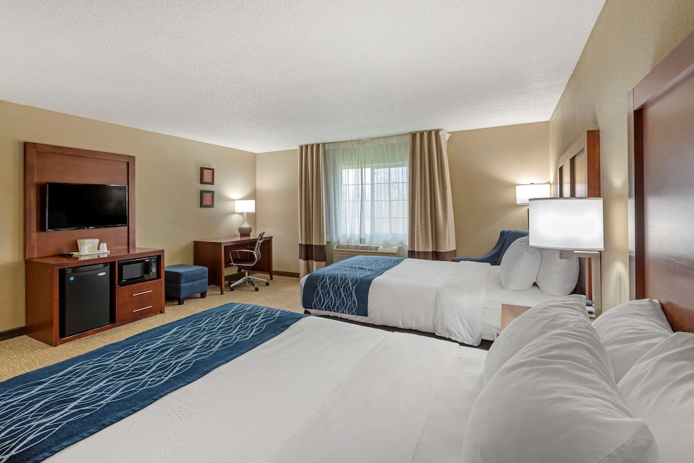 Comfort Inn Suites Jackson West Bend 8/38