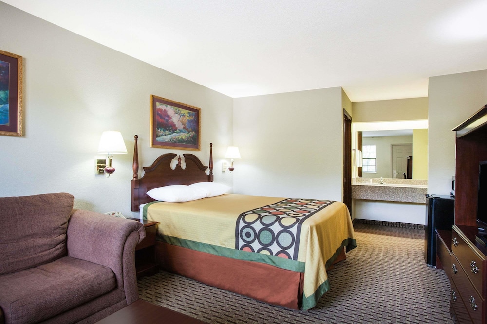 Super 8 By Wyndham Cabot 12/24