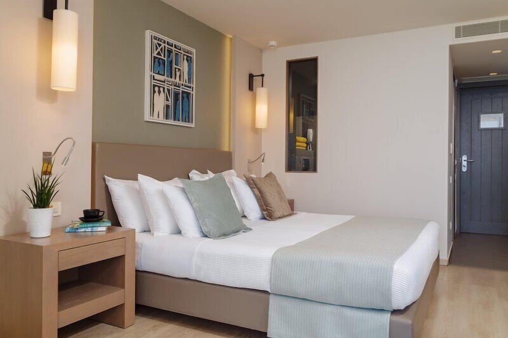White Rocks Hotel & Bungalows 25/77