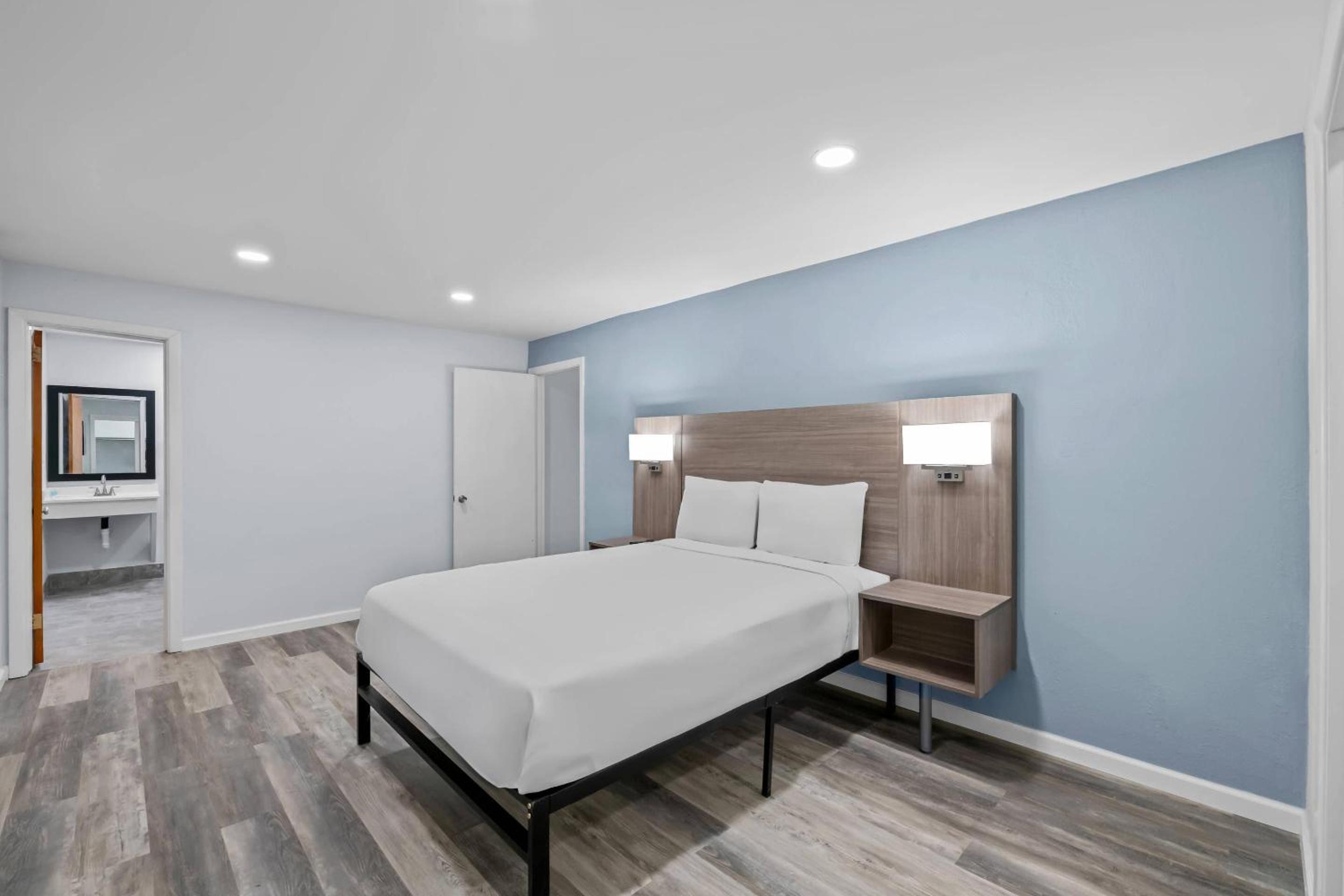 Suburban Studios Newport News - Hampton 22/49