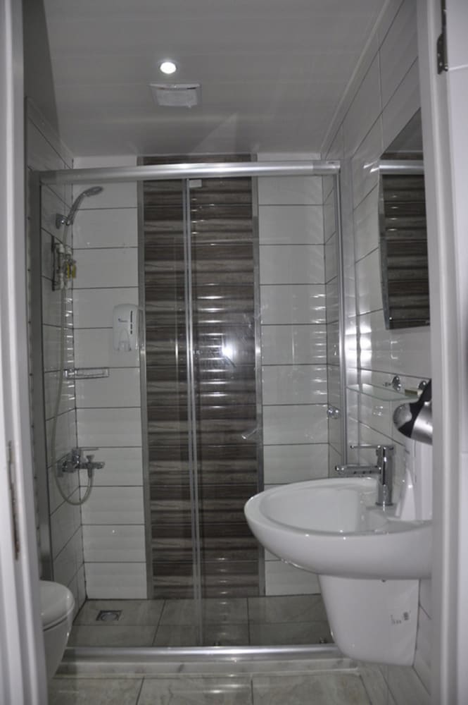 Kar Hotel 46/50