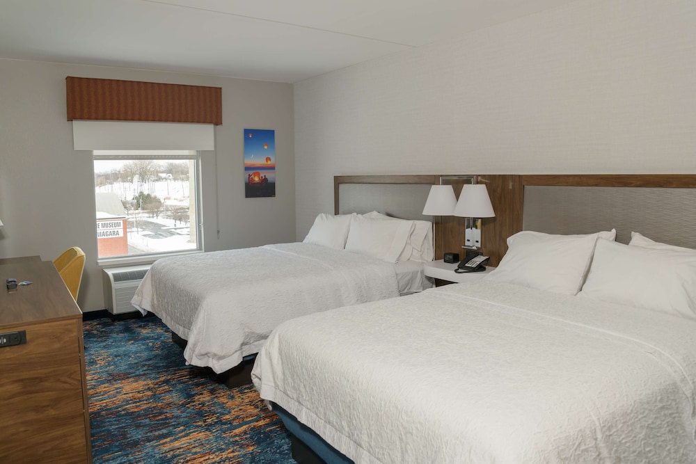 Hampton Inn & Suites Erie Bayfront 15/54