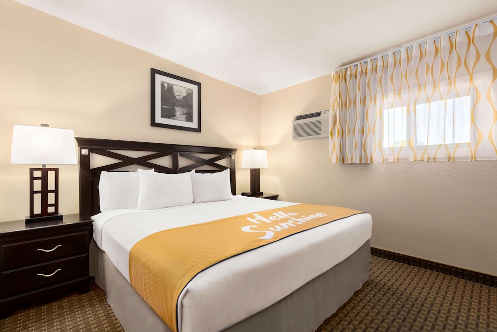 جناح بسرير كينج، Days Inn by Wyndham Cortez 4/9
