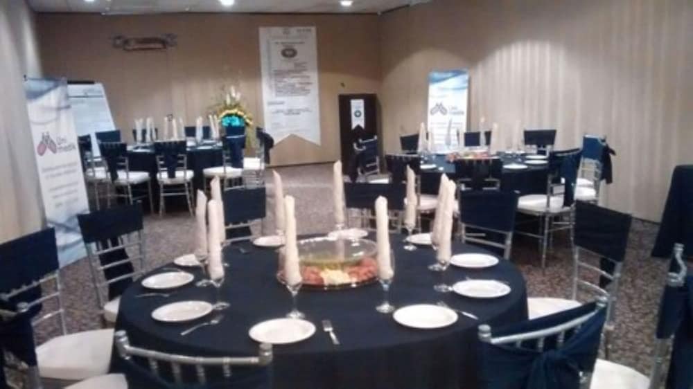 Hotel El Camino Inn and Suites 46/50