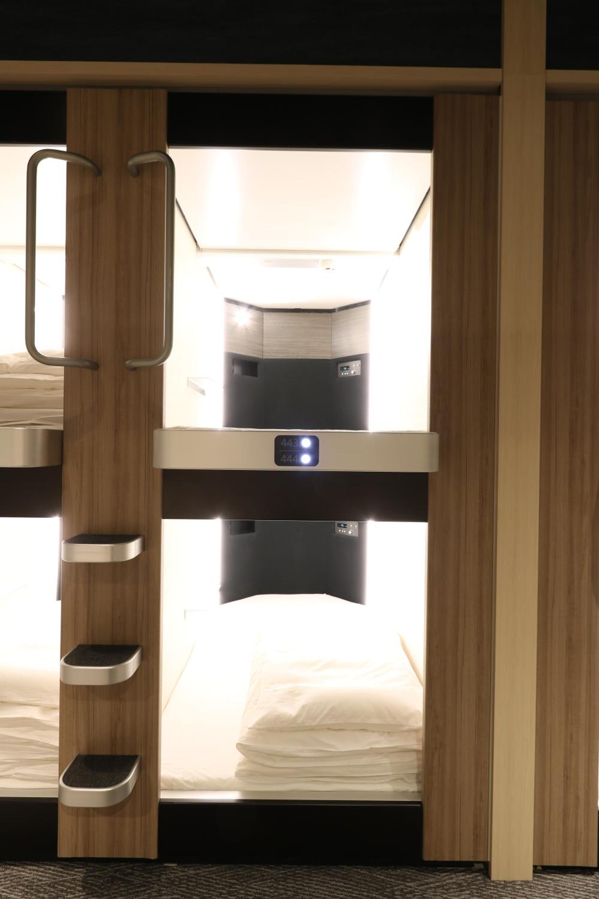 Male Dorm, Moderate, Cabin, Single Bed, Low Floor