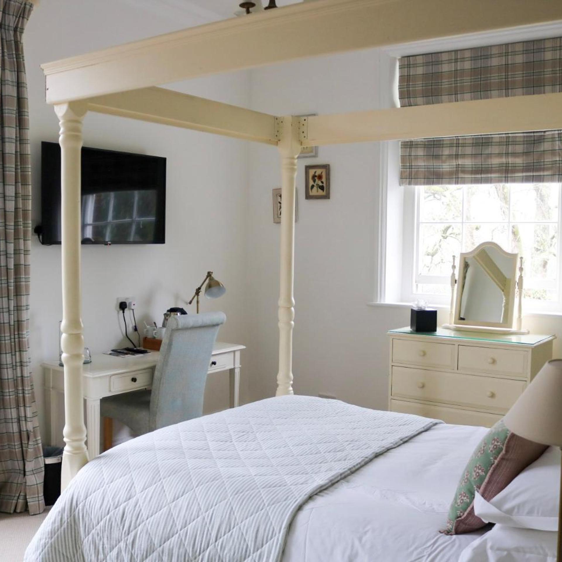 Four Poster, Classic, Superior 3/10