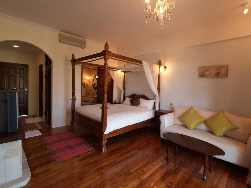 Deluxe, King Bed, Park View, Garden Area
