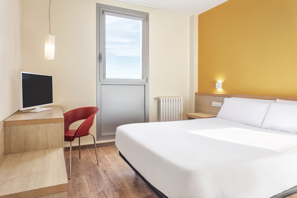 280 Hotel Formerly Premiere Classe Zaragoza 280 24/54