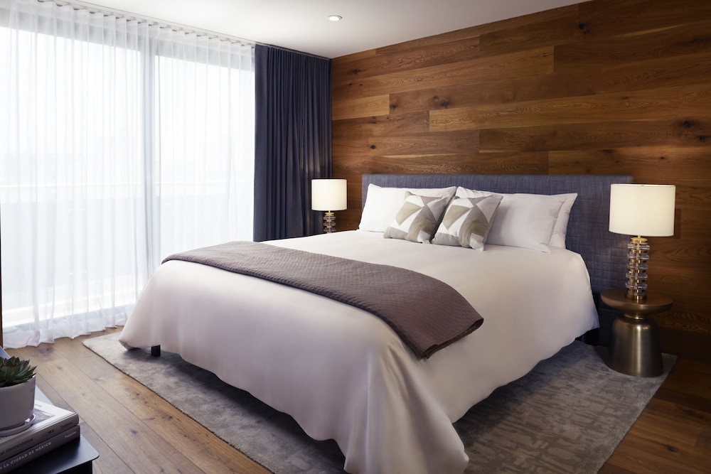 COMFORT, STUDIO, SUITE, KING BED, CITY VIEW, TERRACE