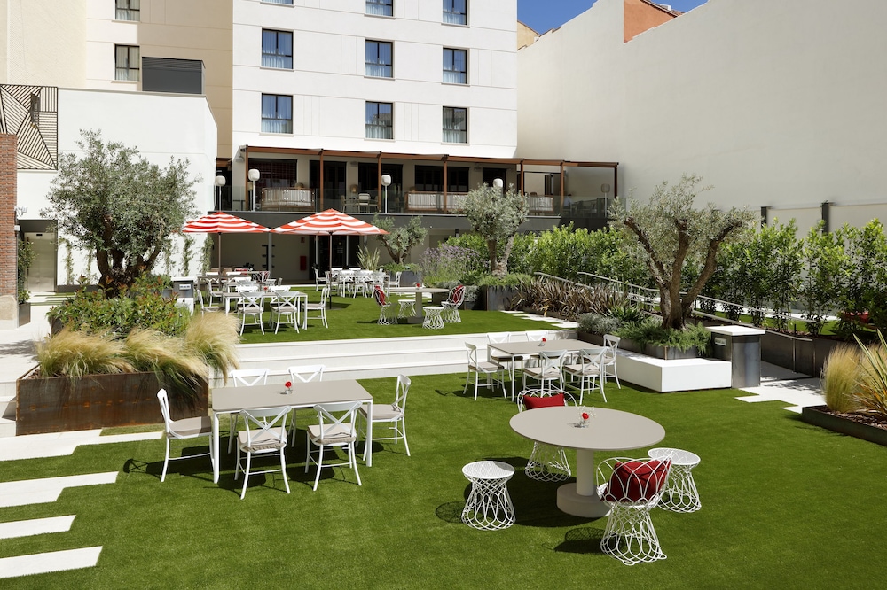 Hard Rock Hotel Madrid 3/81
