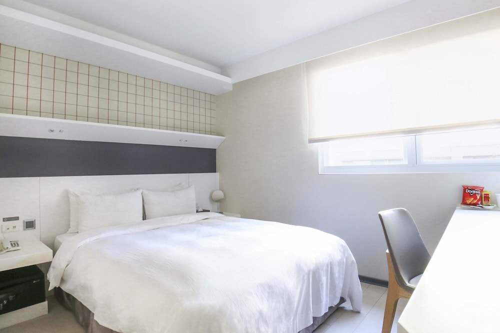 Dandy Hotel Tianmu Branch 24/73