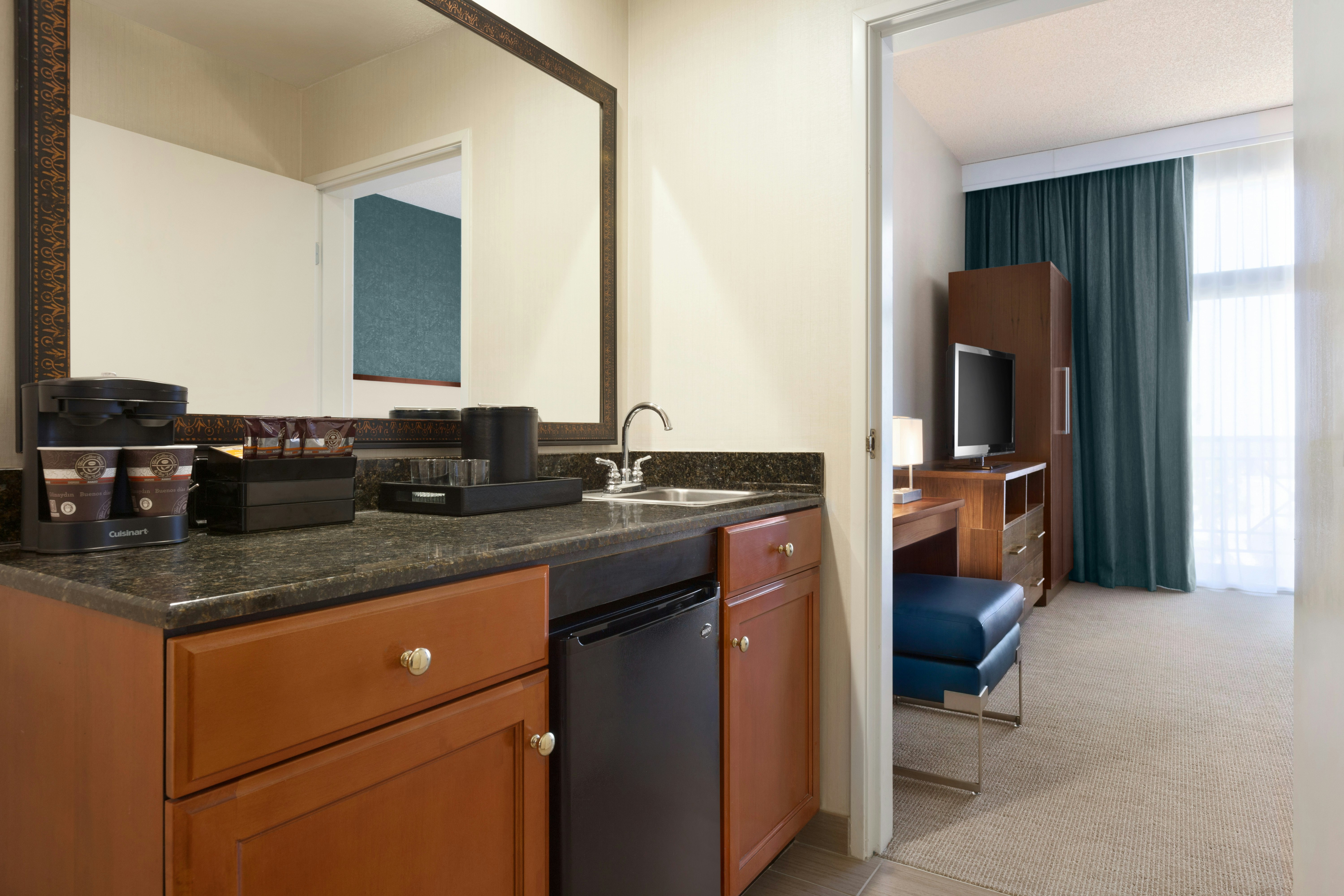 جناح بسرير كينج مع أريكة، Embassy Suites By Hilton Brea North Orange County 3/3