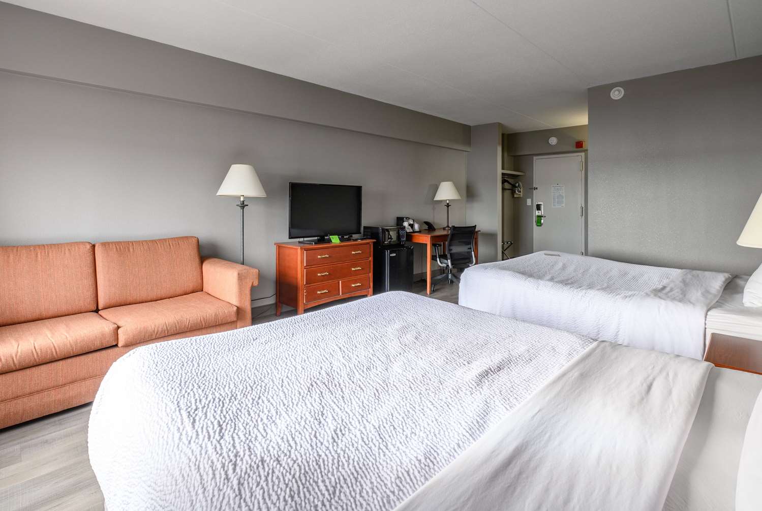 La Quinta Inn & Suites by Wyndham New Haven 25/49