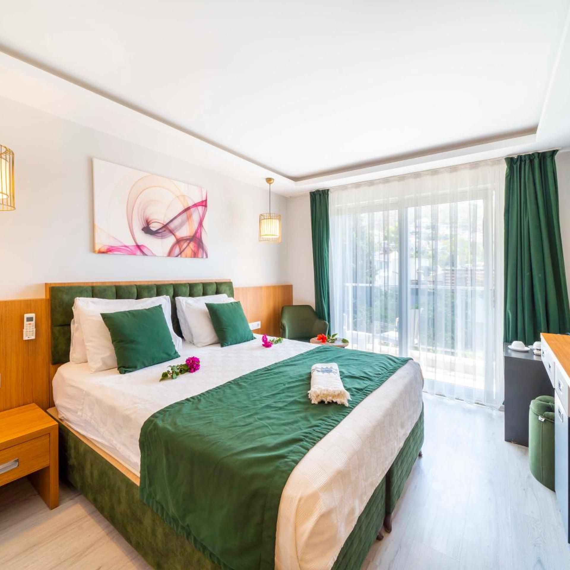 Deluxe, Double Bed, Side Sea View