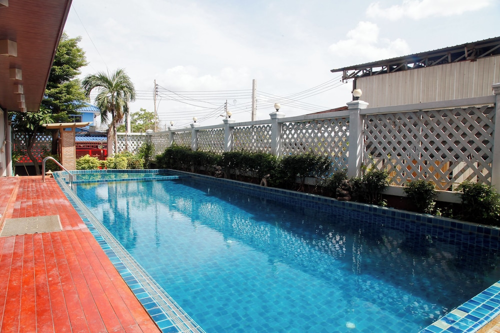 Convenient Grand Plus Hotel Suvarnabhumi 29/44