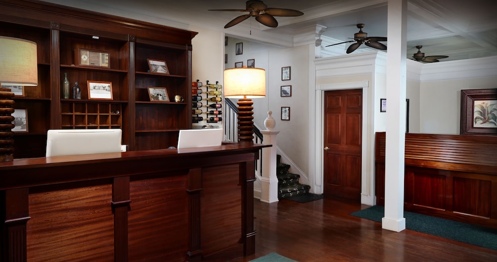 Avalon Bed & Breakfast 35/55