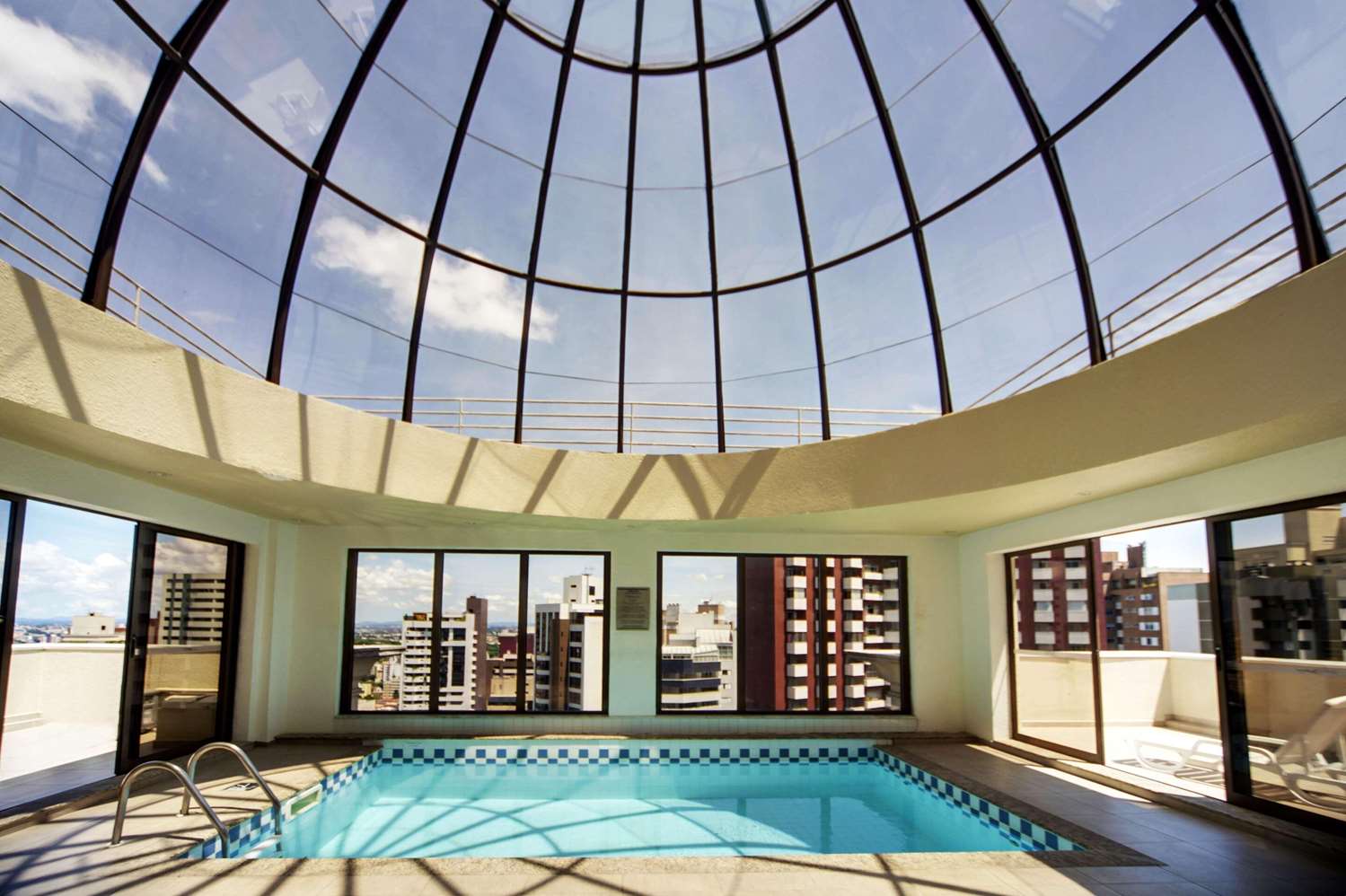 Radisson Hotel Curitiba 6/18