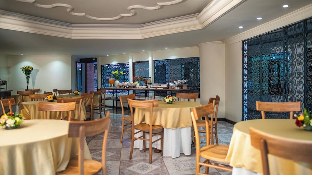 Casa Laureles Hotel 40/50