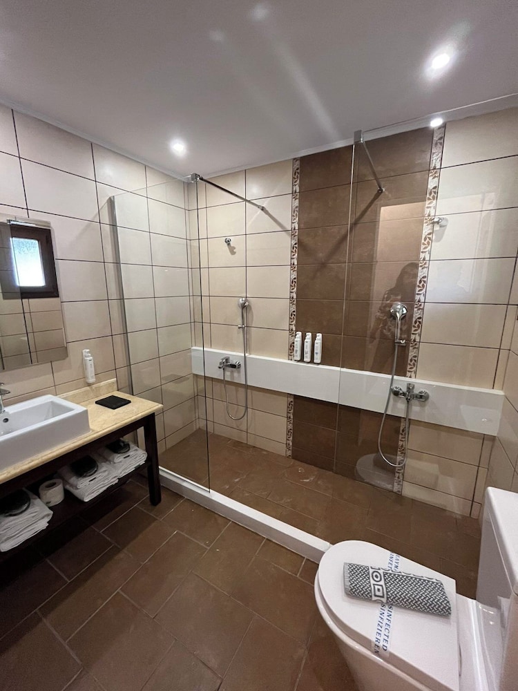 2 Bedrooms, Suite, Double Bed, Garden or Sea View، Skopelos Holidays Hotel 5/5