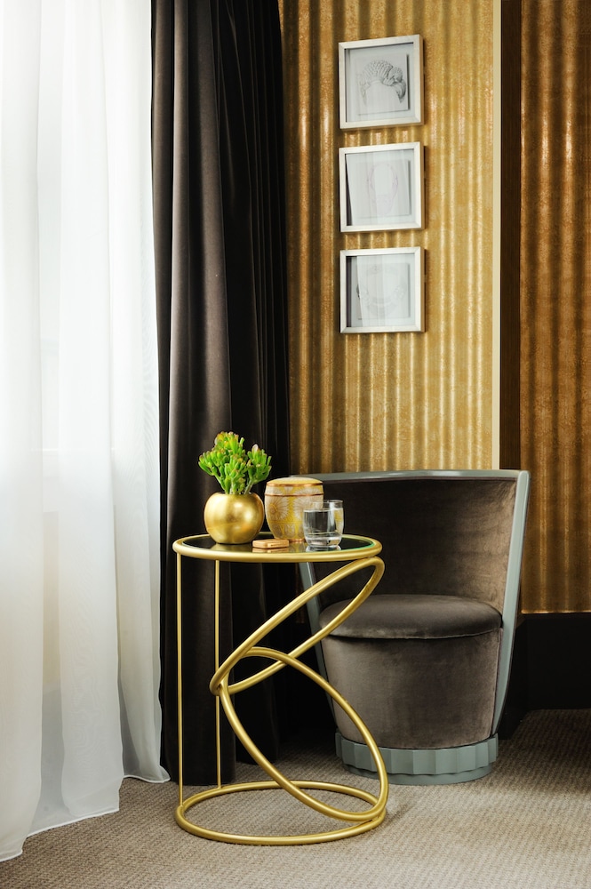 HOTEL BAUME 68/75