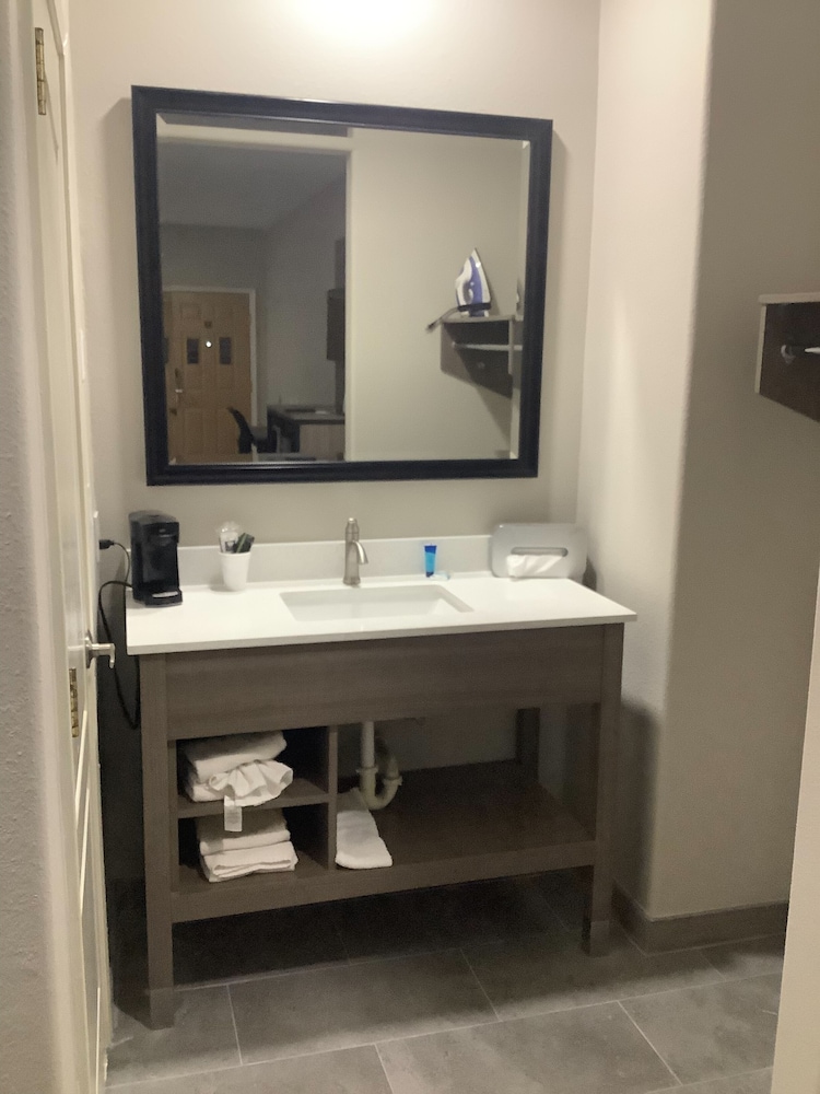 Americas Best Value Inn And Suites San Benito 14/37