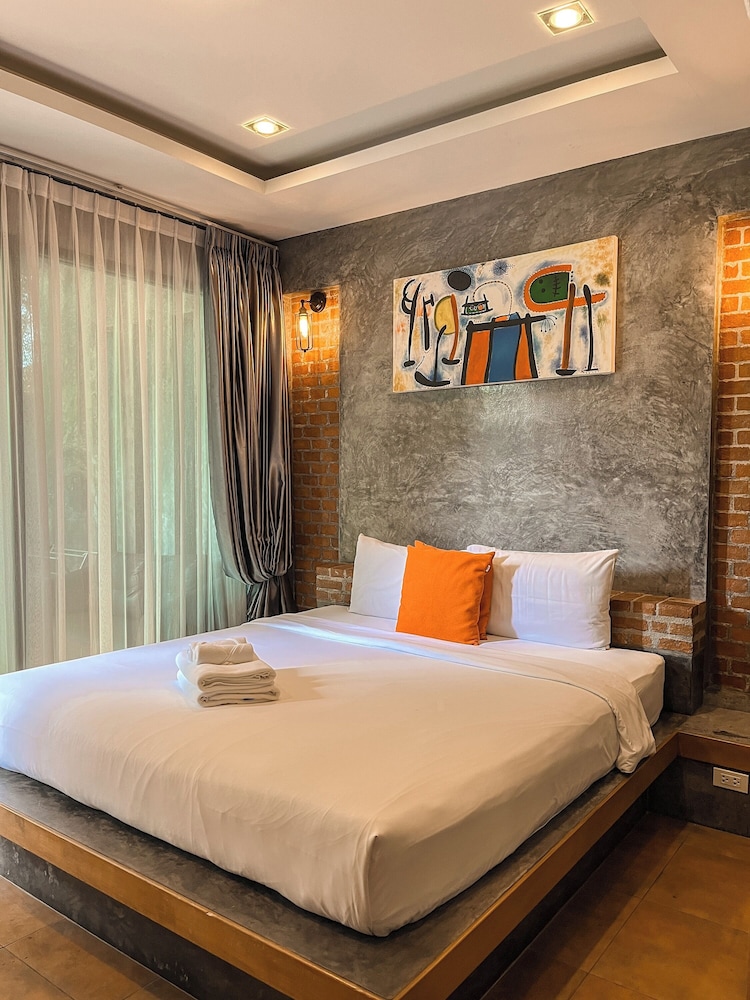 Baan Mee Phuket 12/55