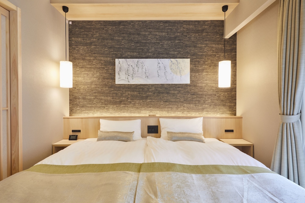 DELUXE, TWIN BEDS