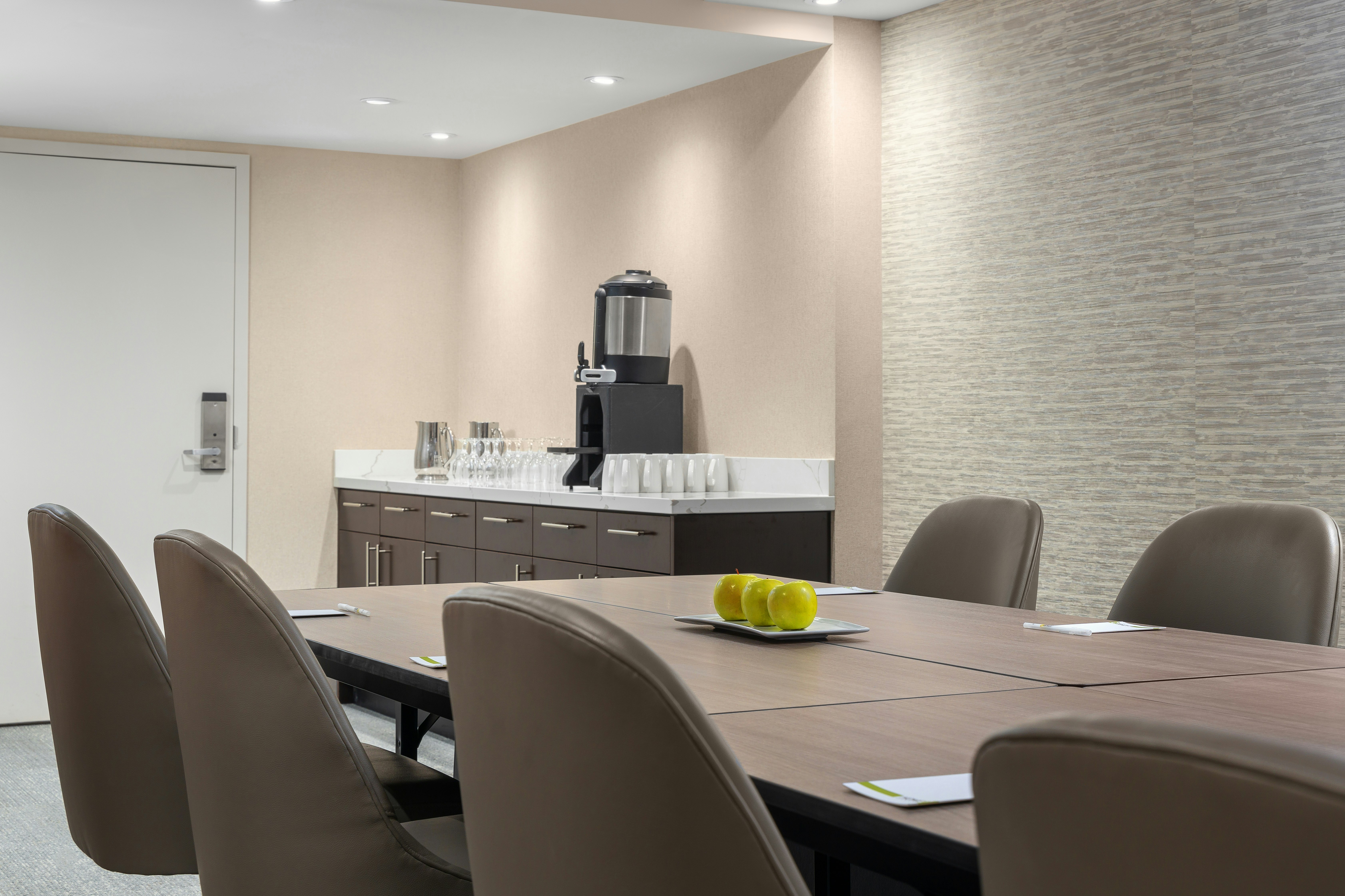 Home2 Suites by Hilton Kitchener 29/31