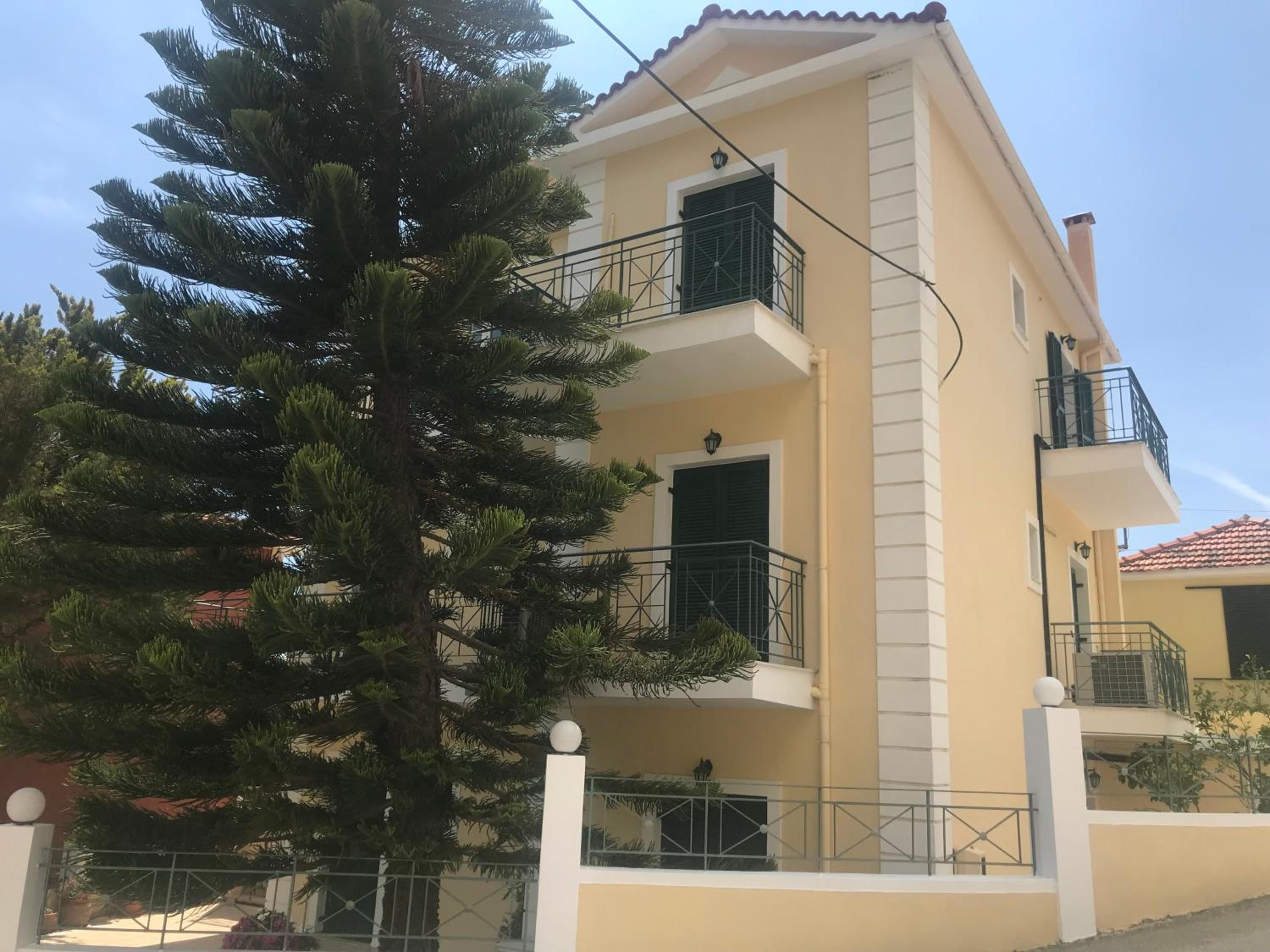 Naftilos Studios 4/54