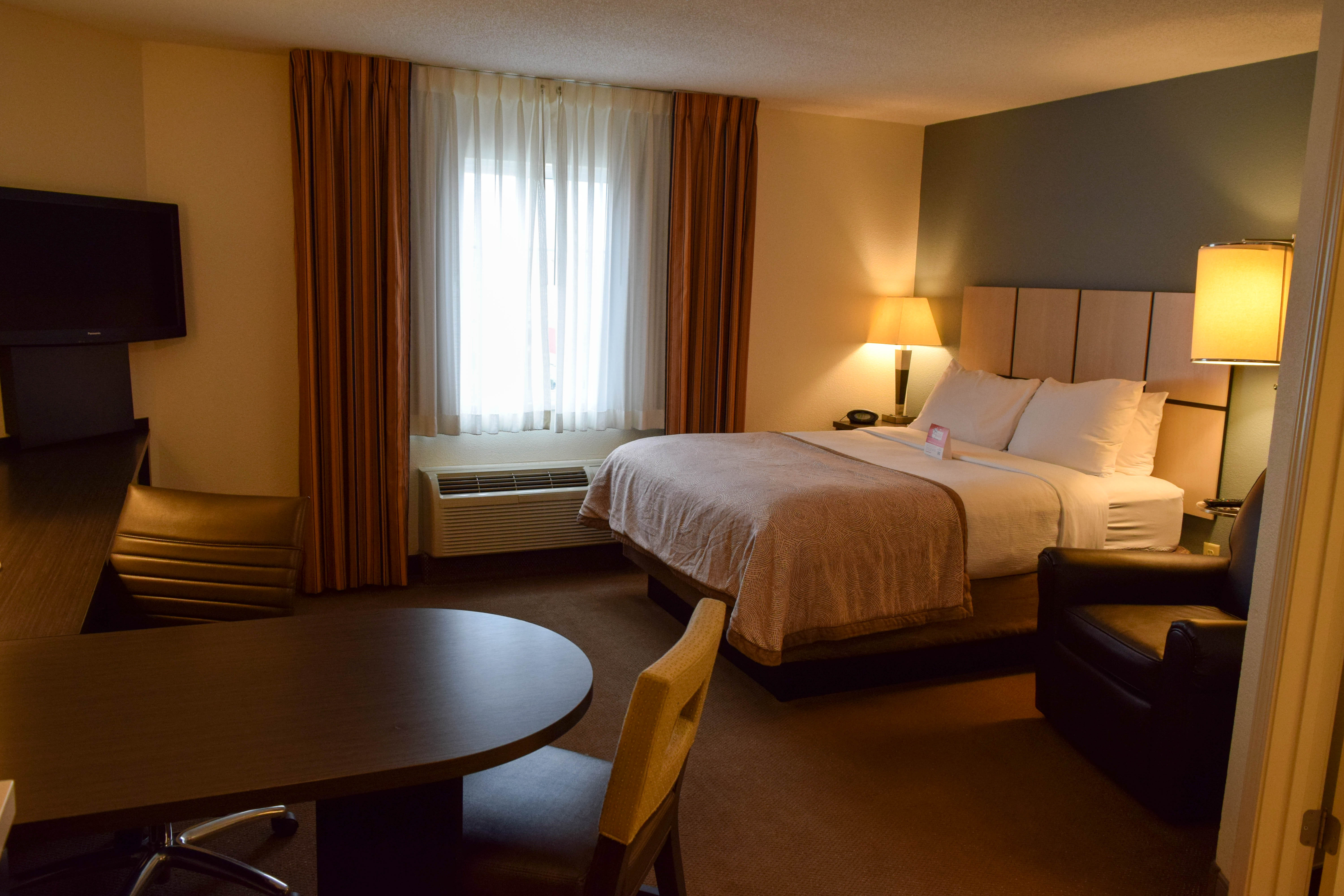 Sonesta Simply Suites Wichita Airport 30/69