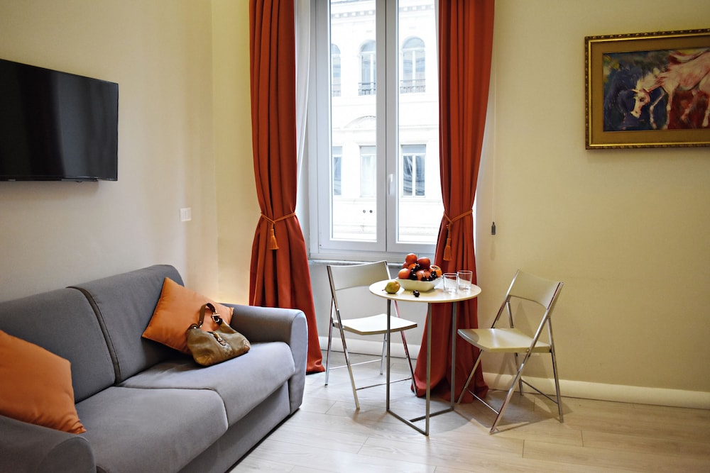 The Roman Empire Guesthouse 46/63