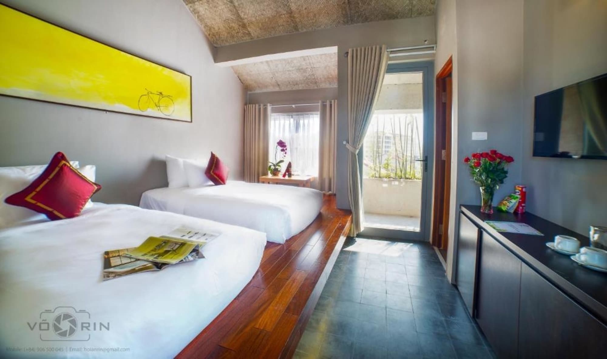 SUPERIOR, TWIN BEDS, CITY VIEW