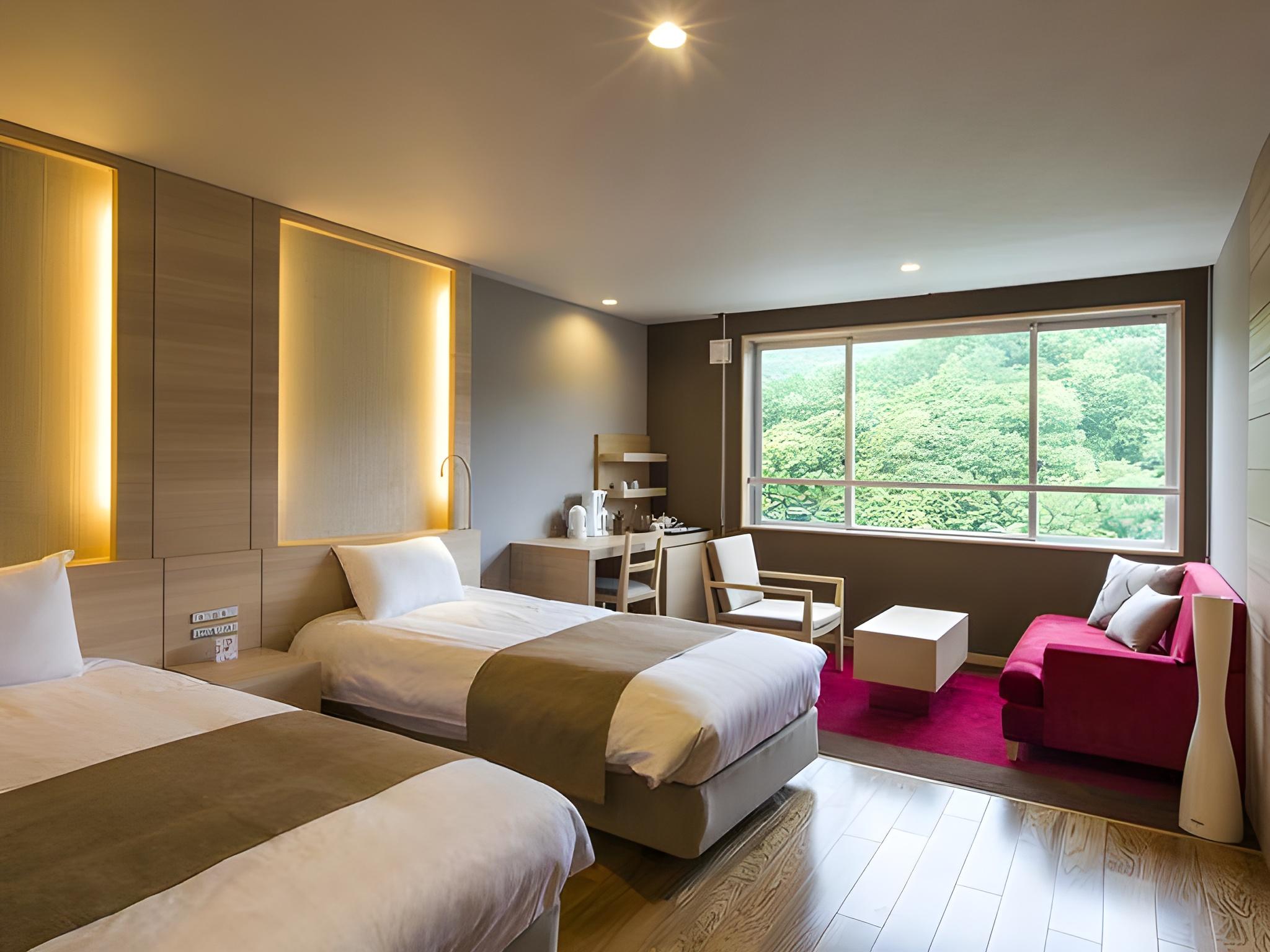 Ladies, Twin Beds