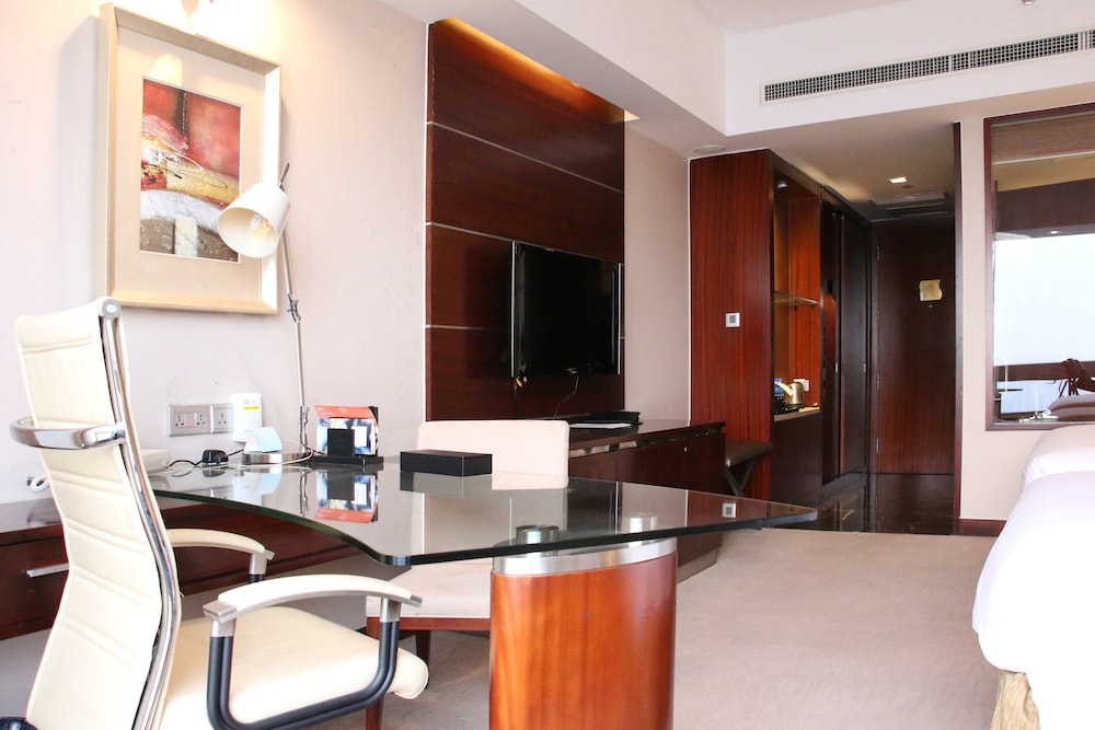Crowne Plaza Yantai Seaview 64/82