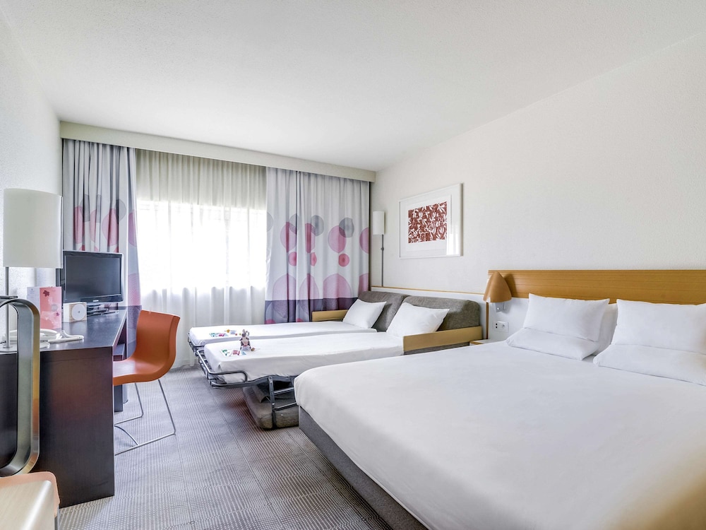 EXECUTIVE, DOUBLE BED, SOFA