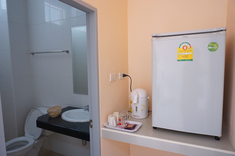 Jirasin Hotel & Apartment 24/24