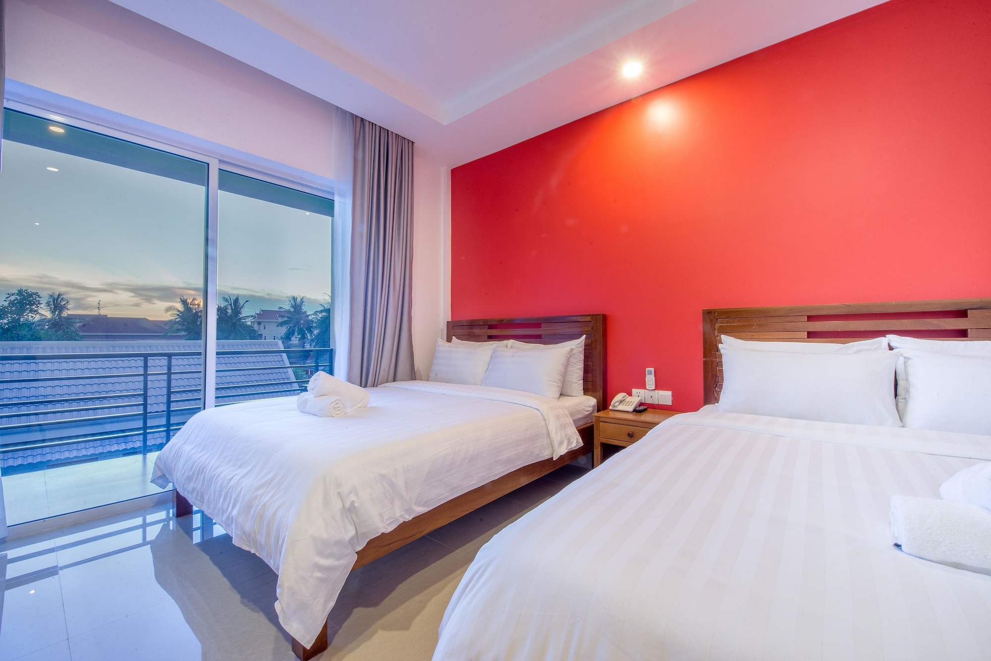 DELUXE, TWIN BEDS