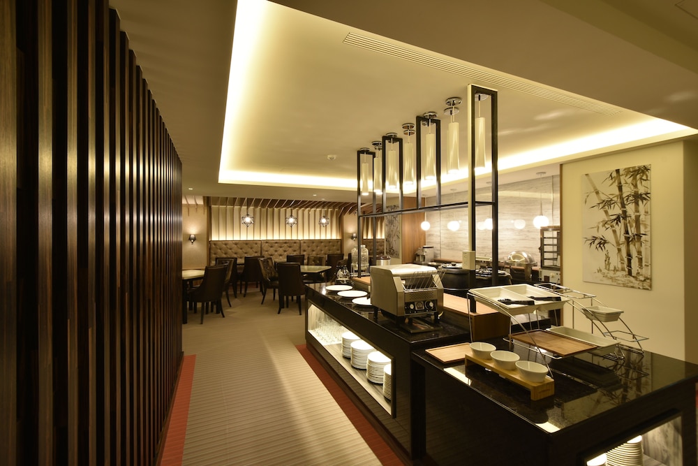 Sun Hotel 33/48