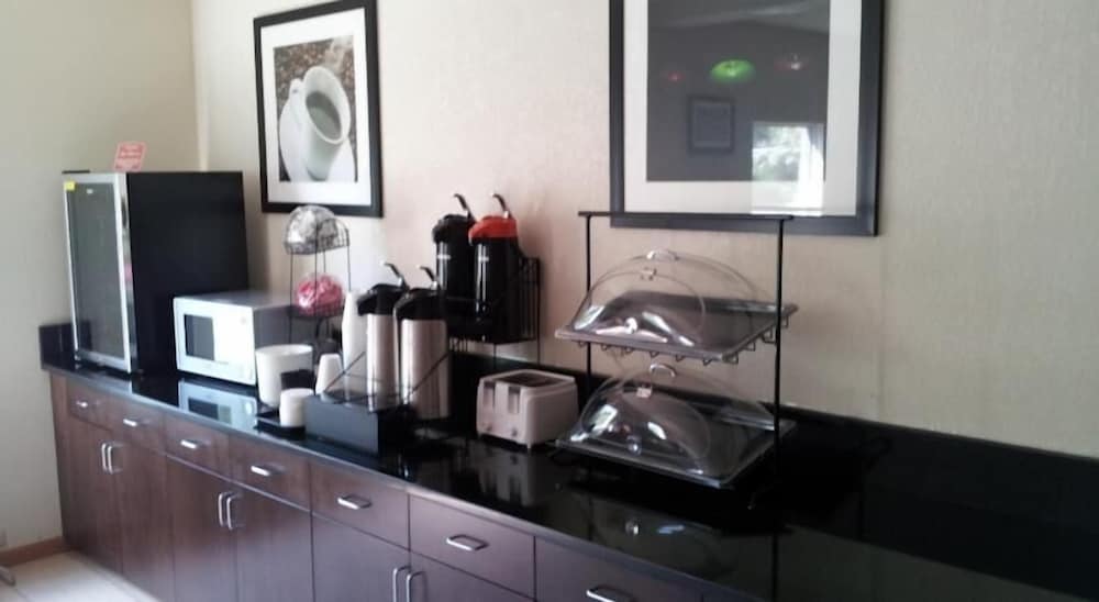 Days Inn by Wyndham Indiana PA Near IUP 16/17