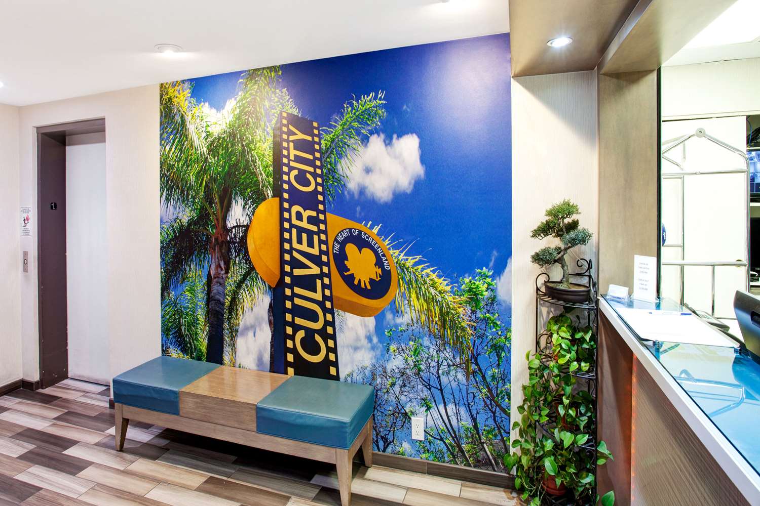 Travelodge by Wyndham Culver City 10/52