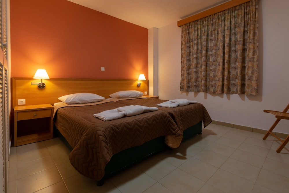 3 BEDROOMS, VILLA