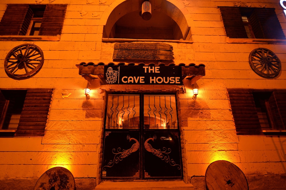 The Cave House 23/38