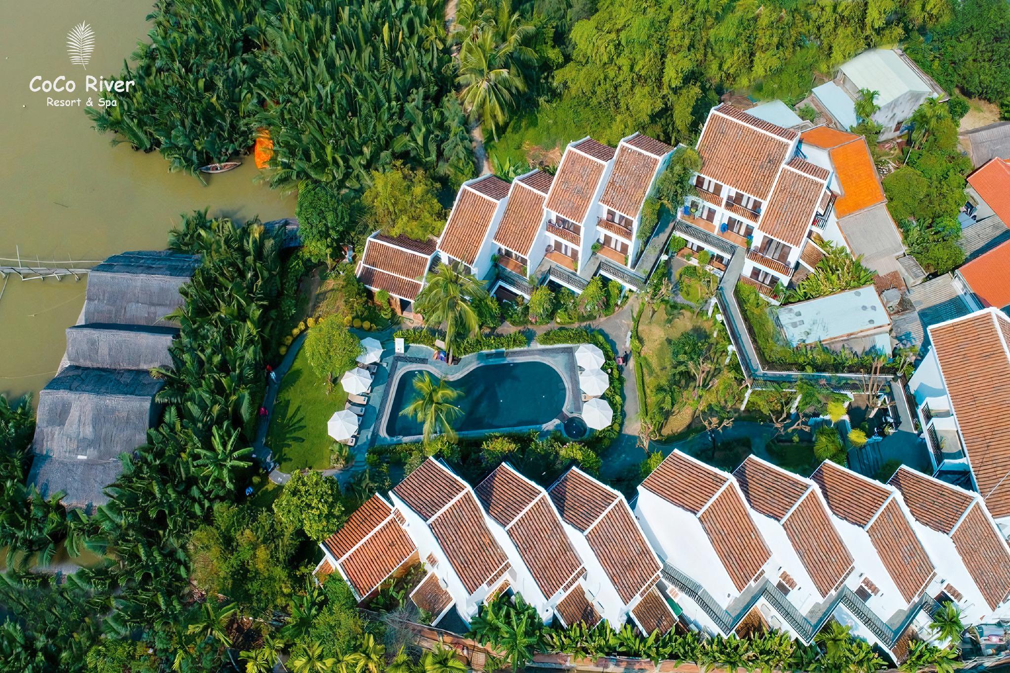 Room, Double or Twin Bed, Pool View