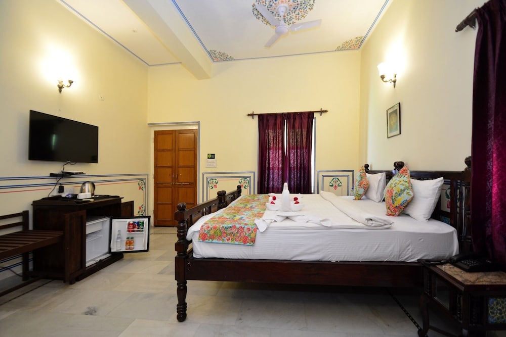 Mahal Khandela 10/32